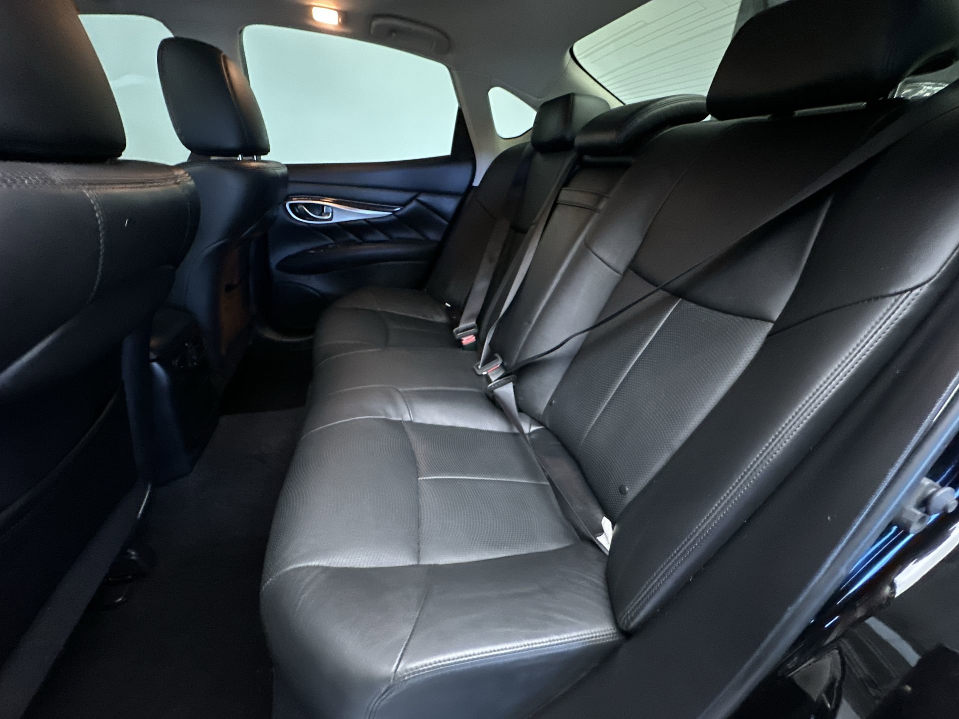 Used 2016 INFINITI Q70 3.7 AWD/4WD image 22