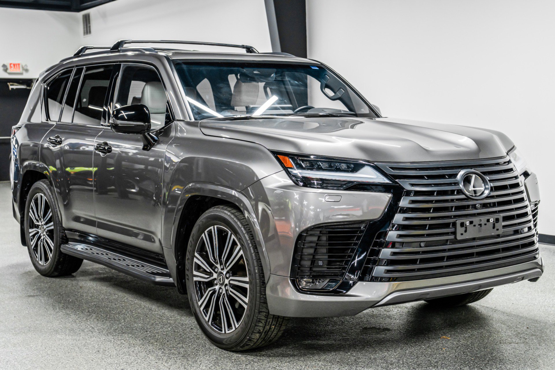 Used 2024 Lexus LX 600 4WD w/ Appearance Package image 3
