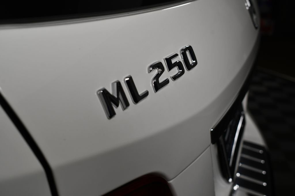 Used 2015 Mercedes-Benz ML 250 BlueTEC 4MATIC image 45