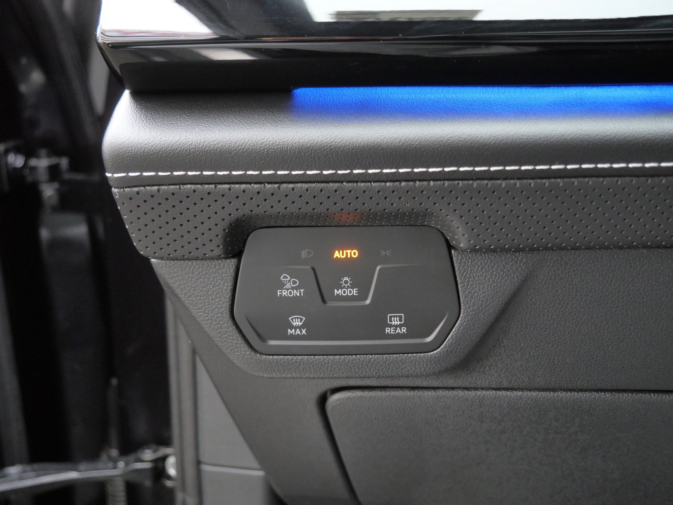 Used 2024 Volkswagen Atlas Cross Sport SEL Premium R-Line image 49