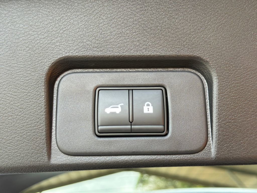 Used 2024 Nissan Rogue SV w/ SV Premium Package image 33