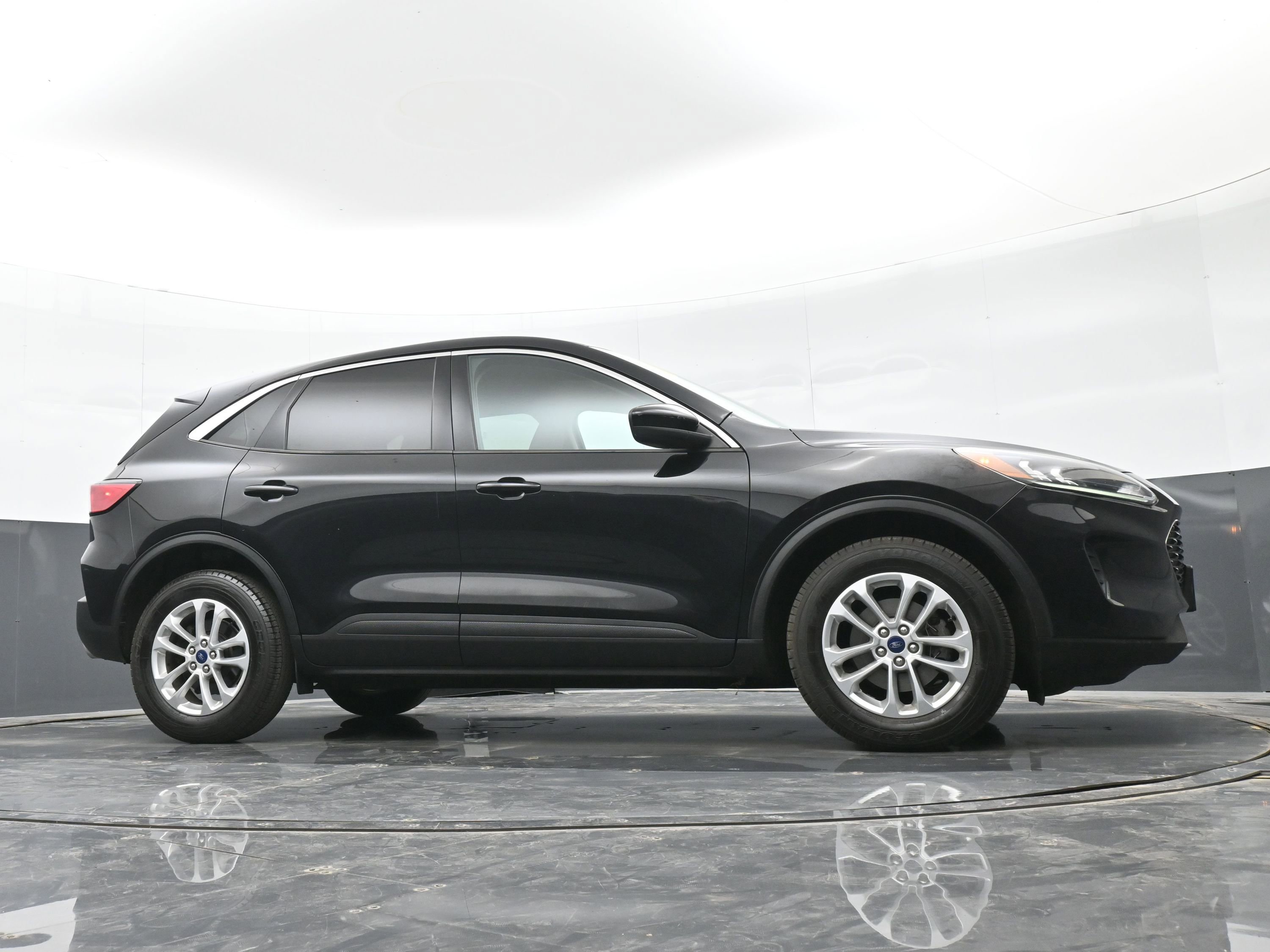 Used 2020 Ford Escape SE image 41