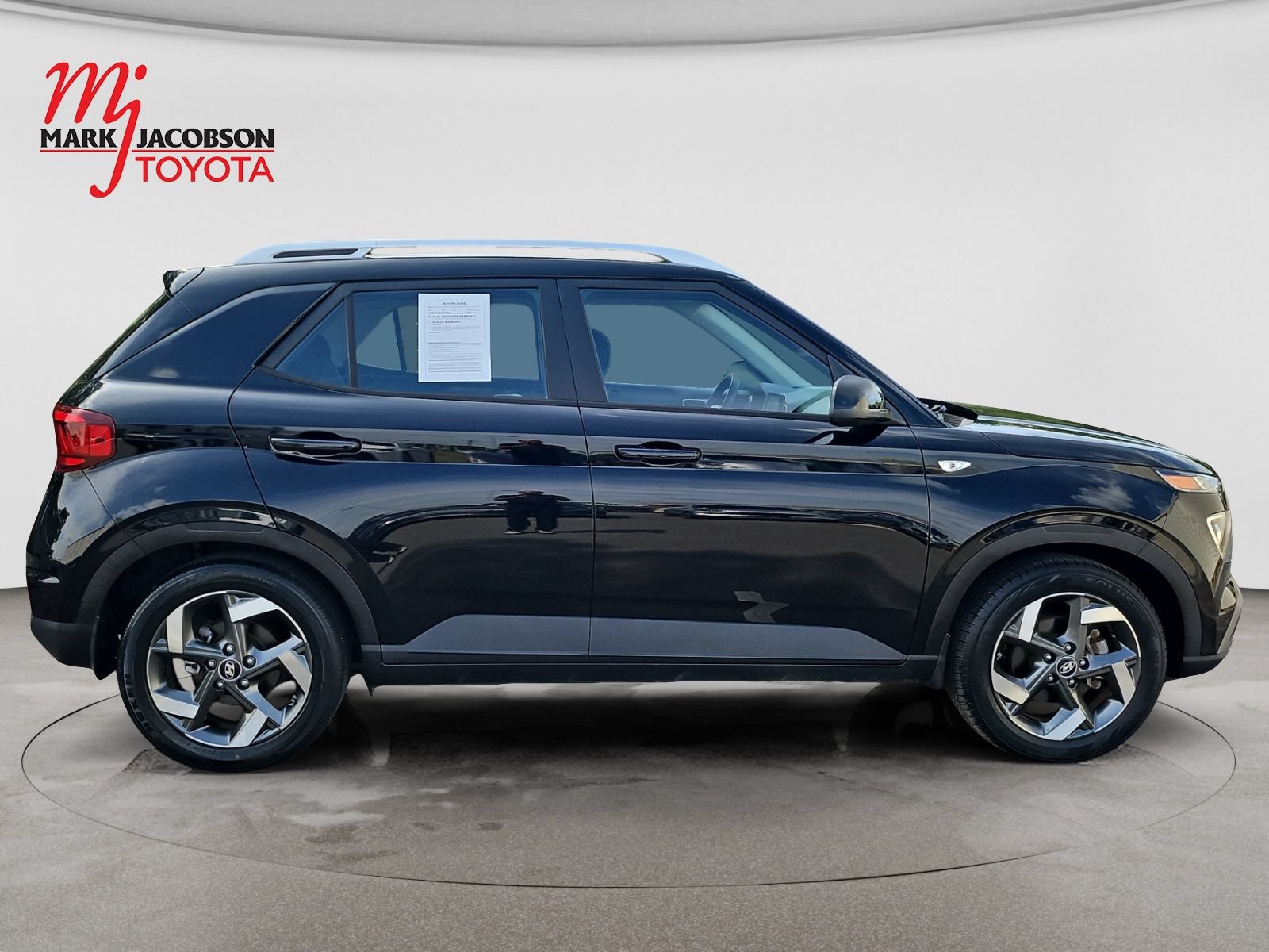 Used 2022 Hyundai Venue SEL FWD image 4