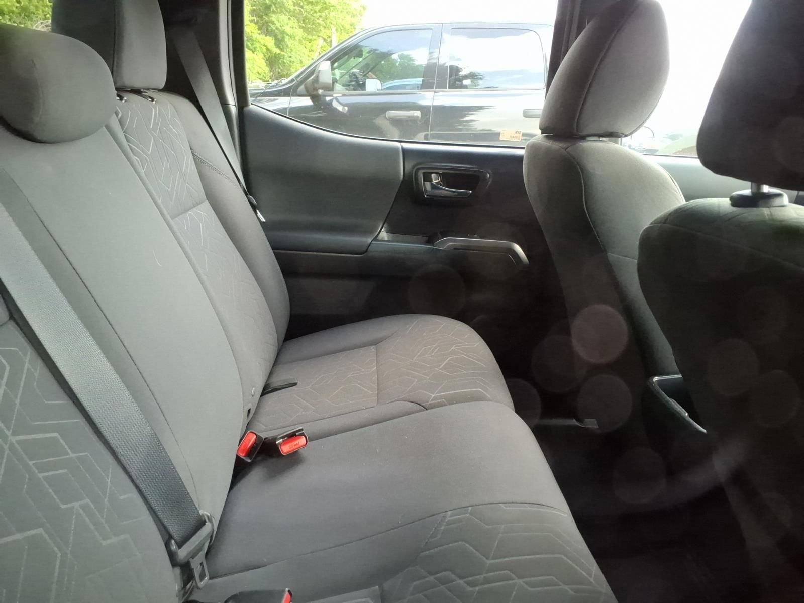 Used 2017 Toyota Tacoma TRD Off-Road w/ Premium & Technology Package image 10