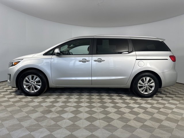 Used 2016 Kia Sedona LX image 4