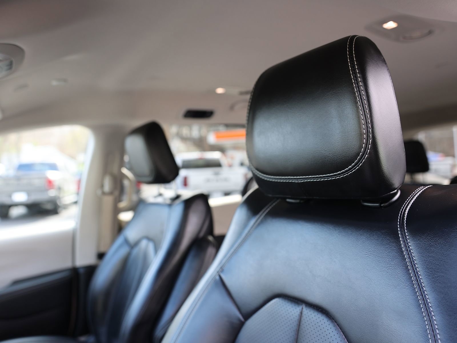 Used 2023 Chrysler Pacifica Touring-L image 20