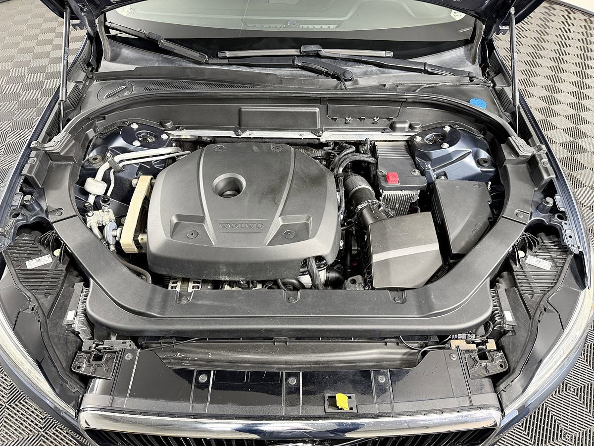 Used 2018 Volvo XC60 T5 Momentum w/ Convenience Package image 44