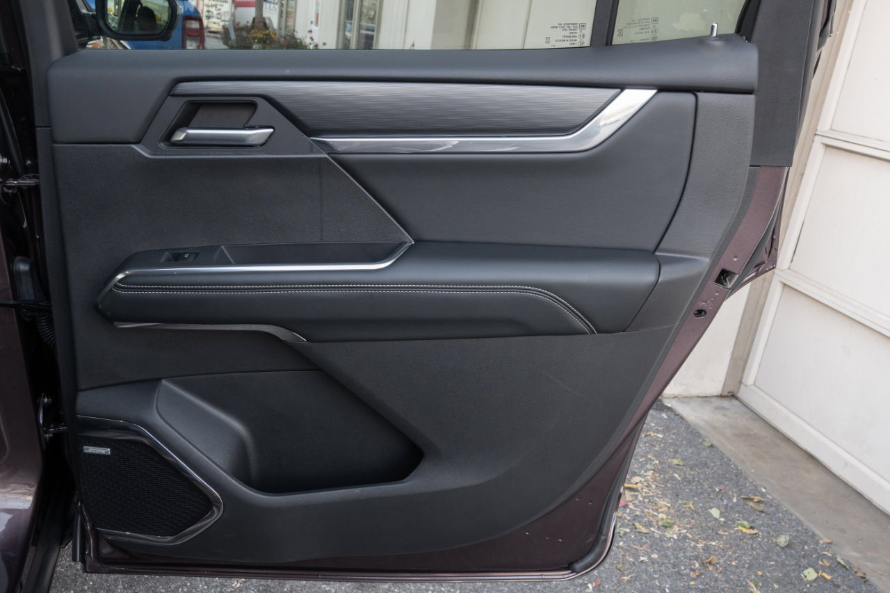 Used 2025 GMC Acadia Elevation image 33