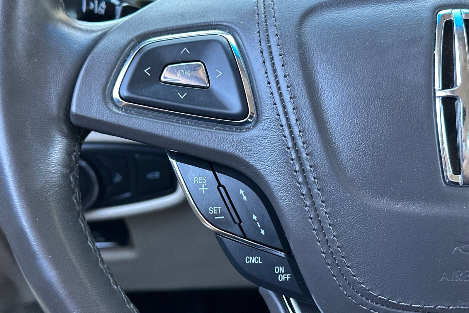 Used 2019 Lincoln MKZ Reserve FWD image 25