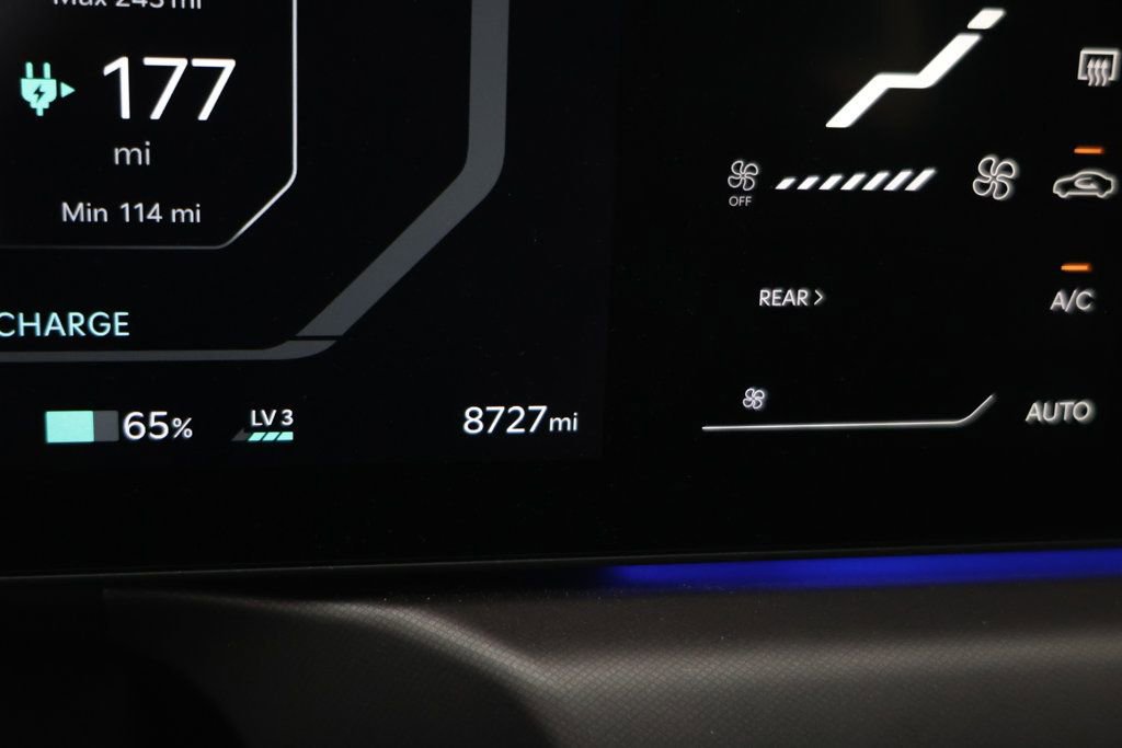 Used 2024 Kia EV9 Land image 13
