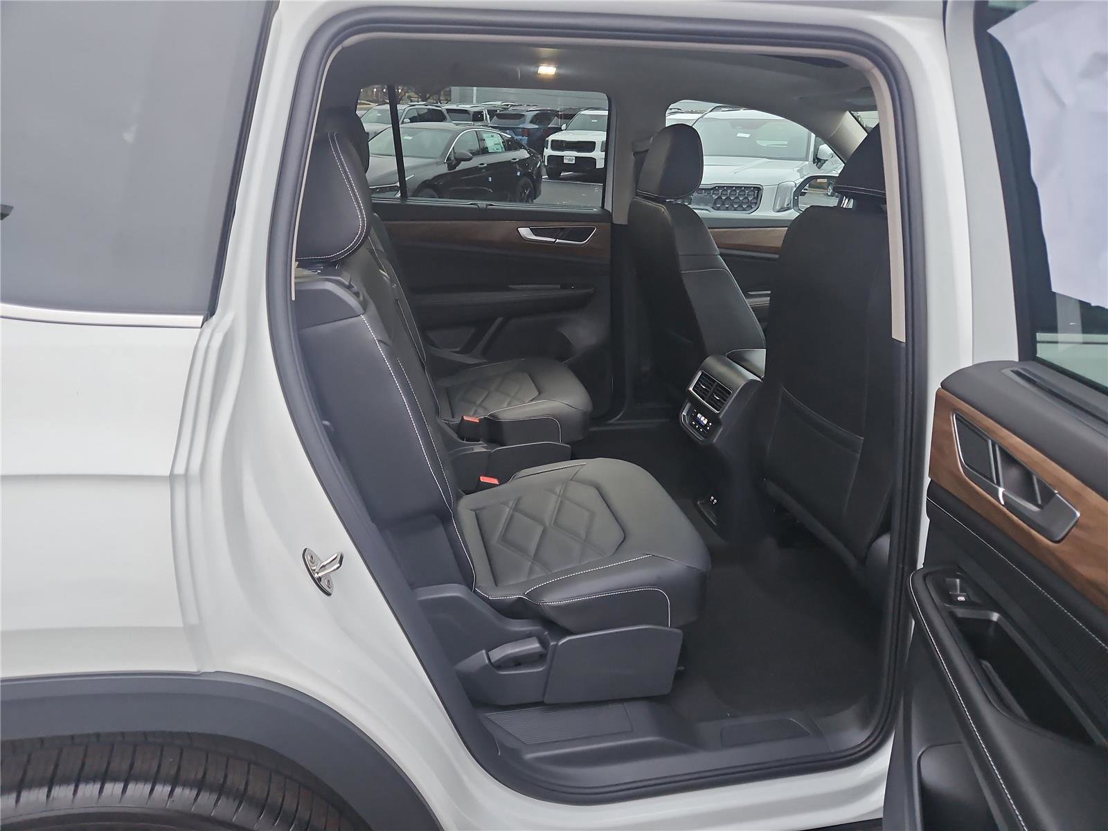 New 2026 Volkswagen Atlas SE image 30