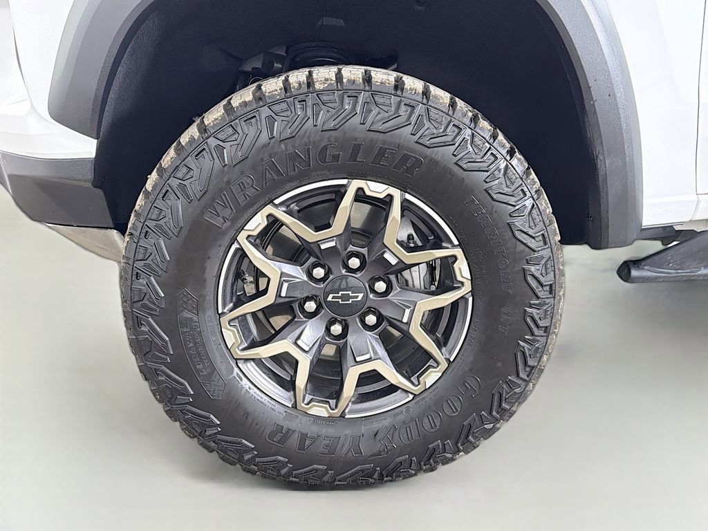 Used 2025 Chevrolet Colorado ZR2 w/ Technology Package AWD/4WD image 28
