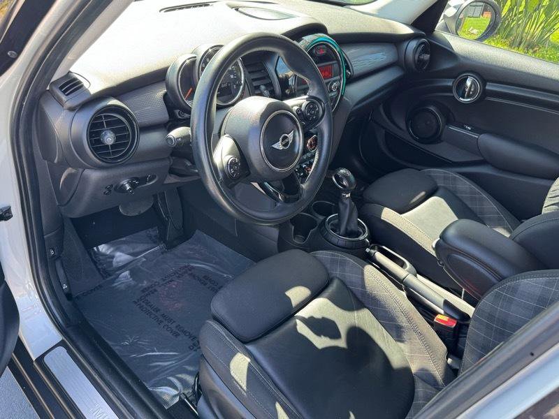 Used 2016 MINI Cooper 4-Door Hardtop image 7