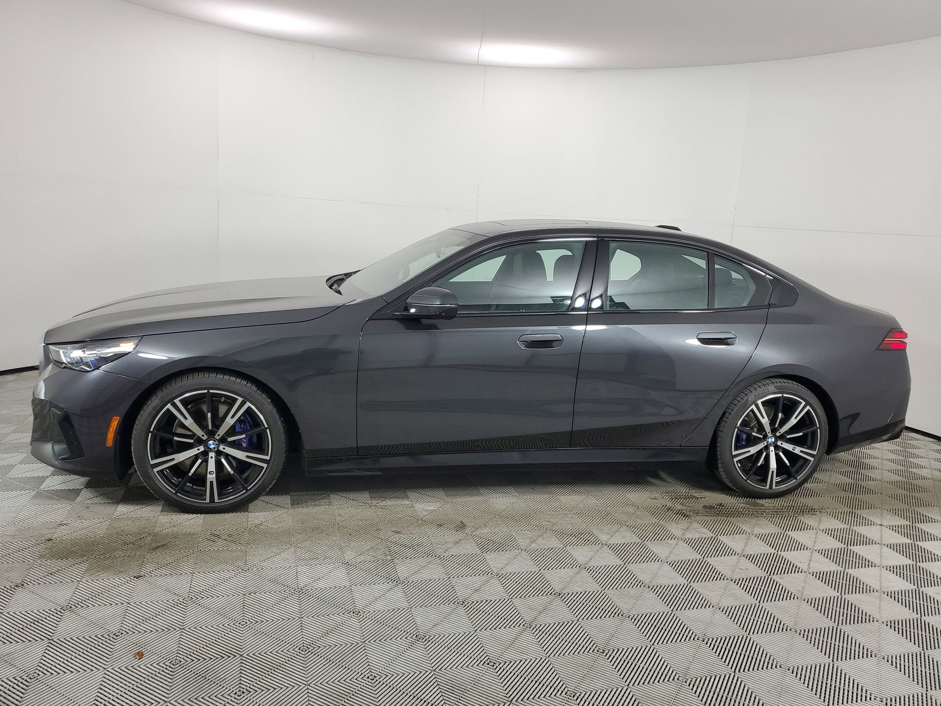 Used 2024 BMW 540i xDrive image 6