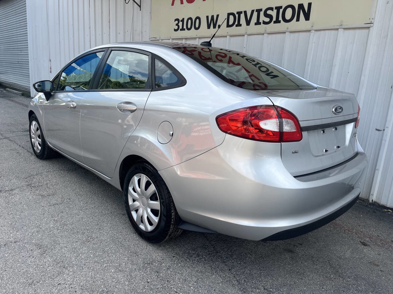 Used 2013 Ford Fiesta SE image 7