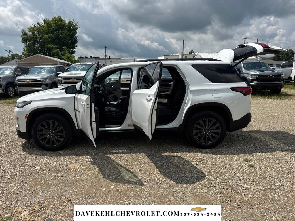 Used 2023 Chevrolet Traverse RS FWD image 33