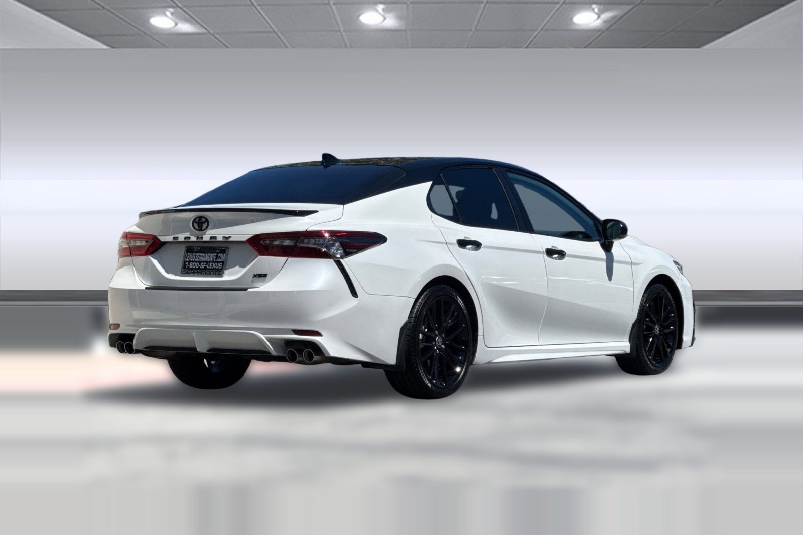 Used 2023 Toyota Camry XSE FWD image 8