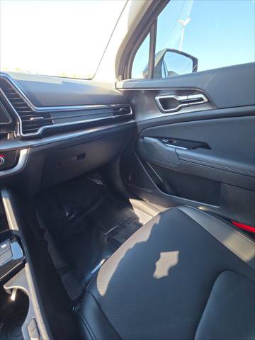 Used 2025 Kia Sportage EX image 17