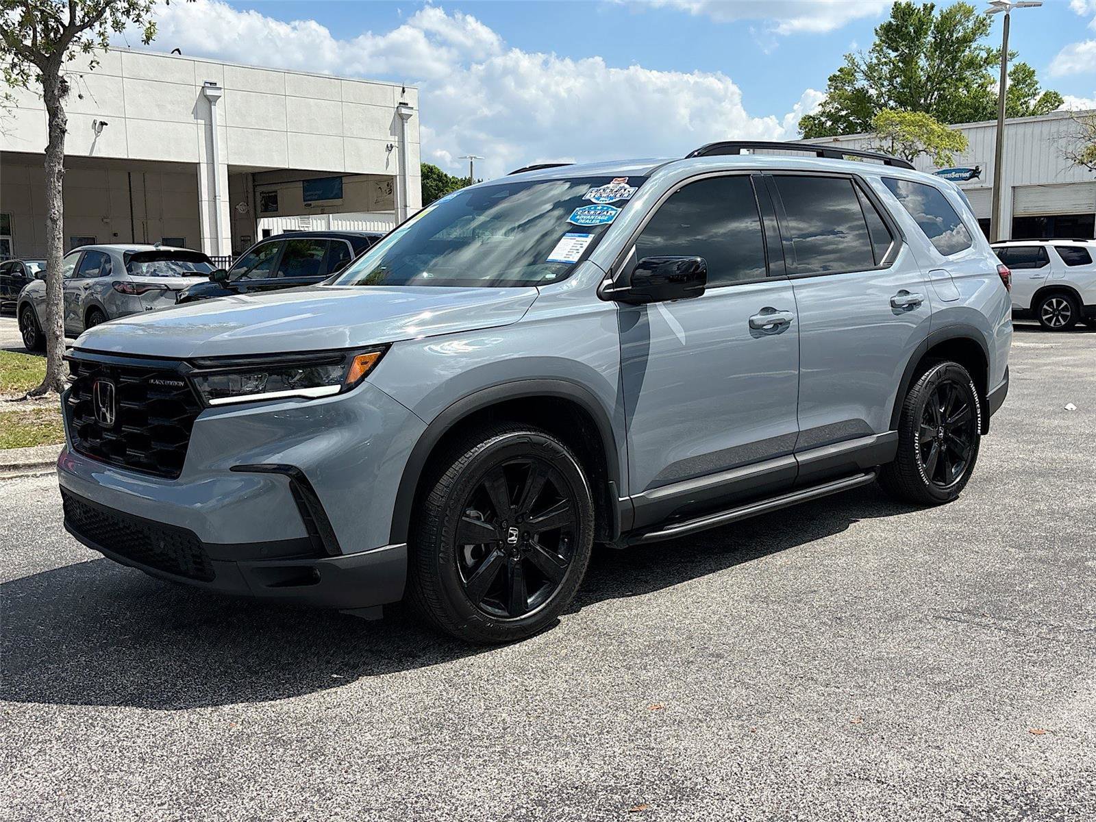 Certified 2025 Honda Pilot Black Edition image 3
