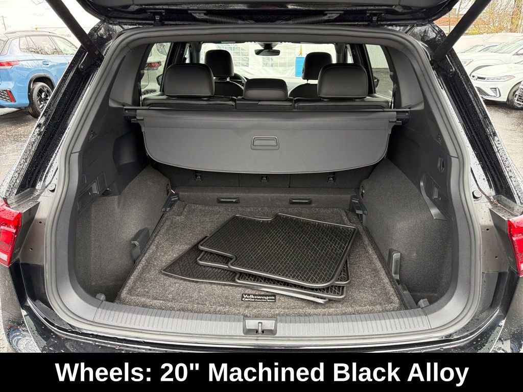 Used 2022 Volkswagen Tiguan SEL R-Line image 26