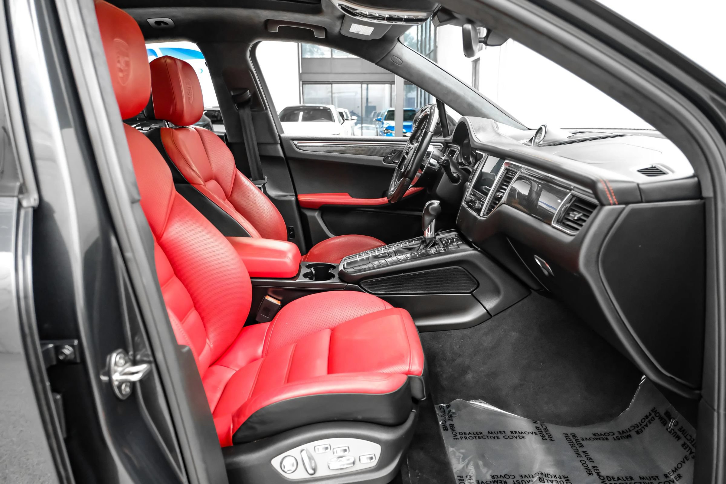 Used 2017 Porsche Macan Turbo AWD/4WD image 30