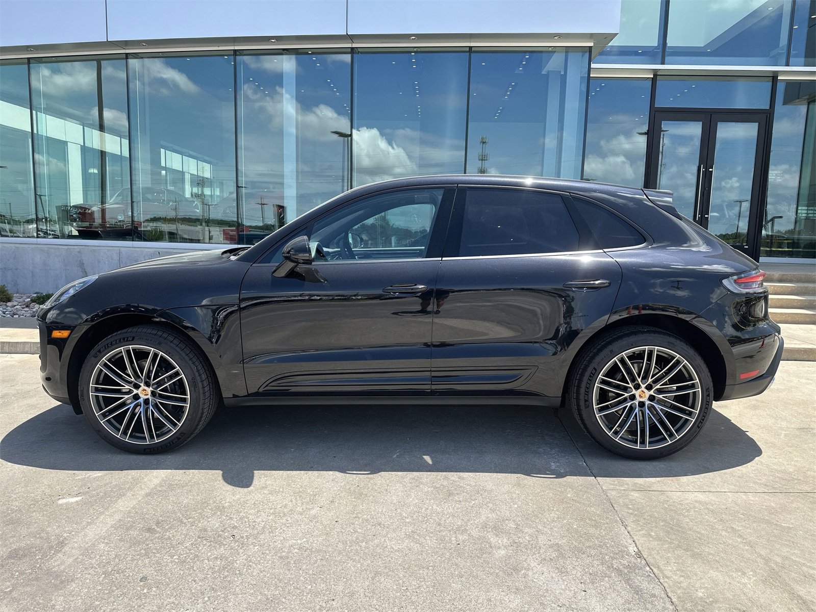 New 2025 Porsche Macan image 2