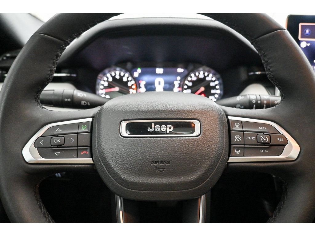 Used 2025 Jeep Compass Limited w/ Sun & Sound Group AWD/4WD image 14