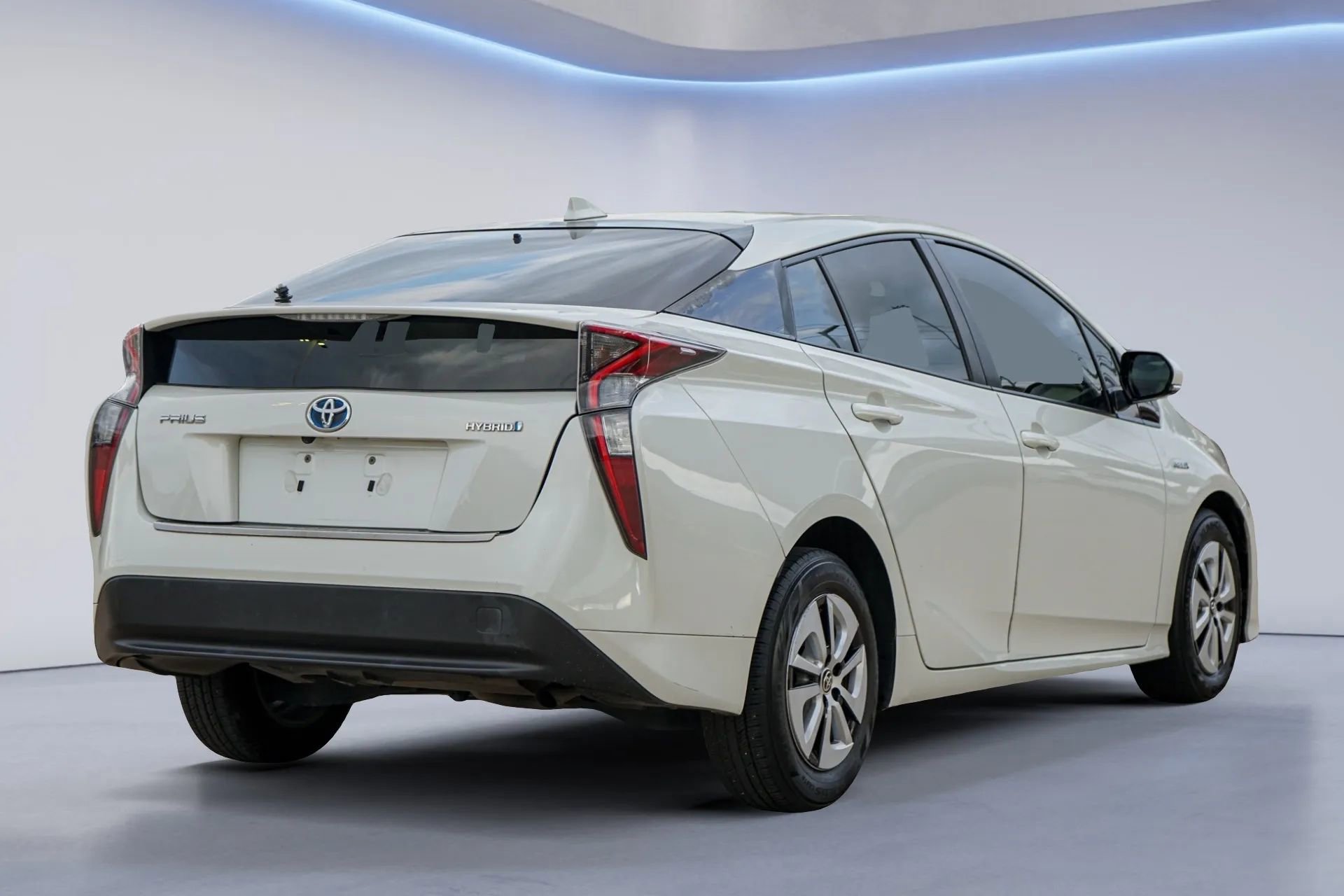 Used 2016 Toyota Prius Three FWD image 6