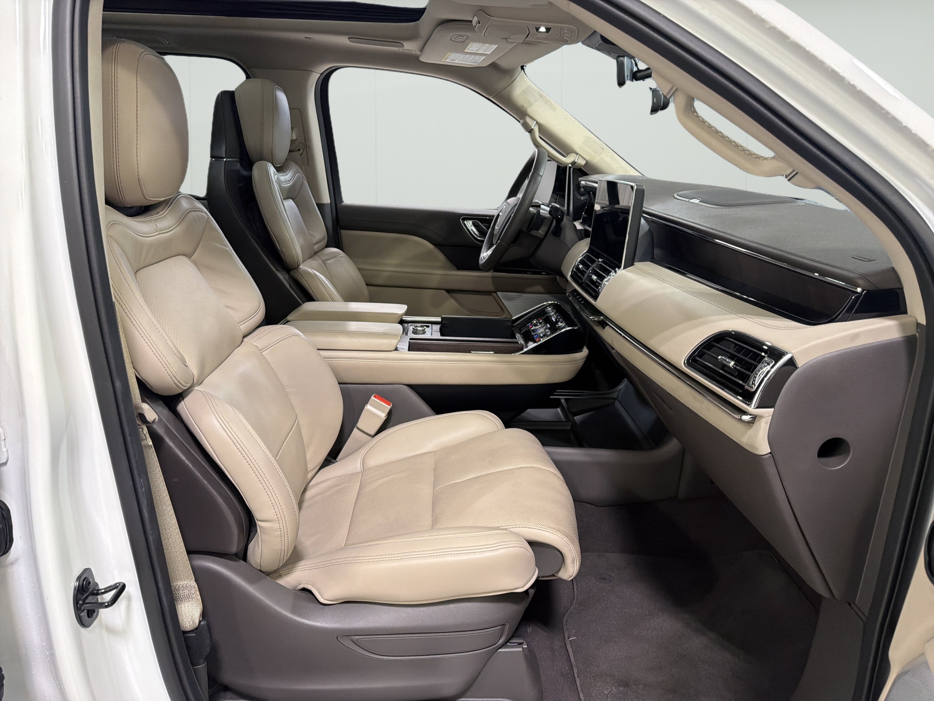 Used 2023 Lincoln Navigator L Reserve AWD/4WD image 13