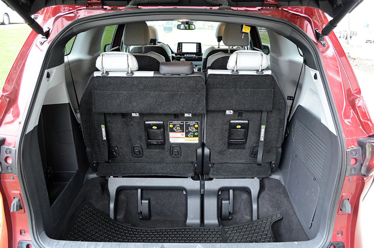 Used 2024 Toyota Sienna XSE AWD/4WD image 16