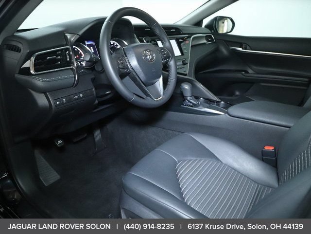 Used 2018 Toyota Camry SE w/ Moonroof Package FWD image 16