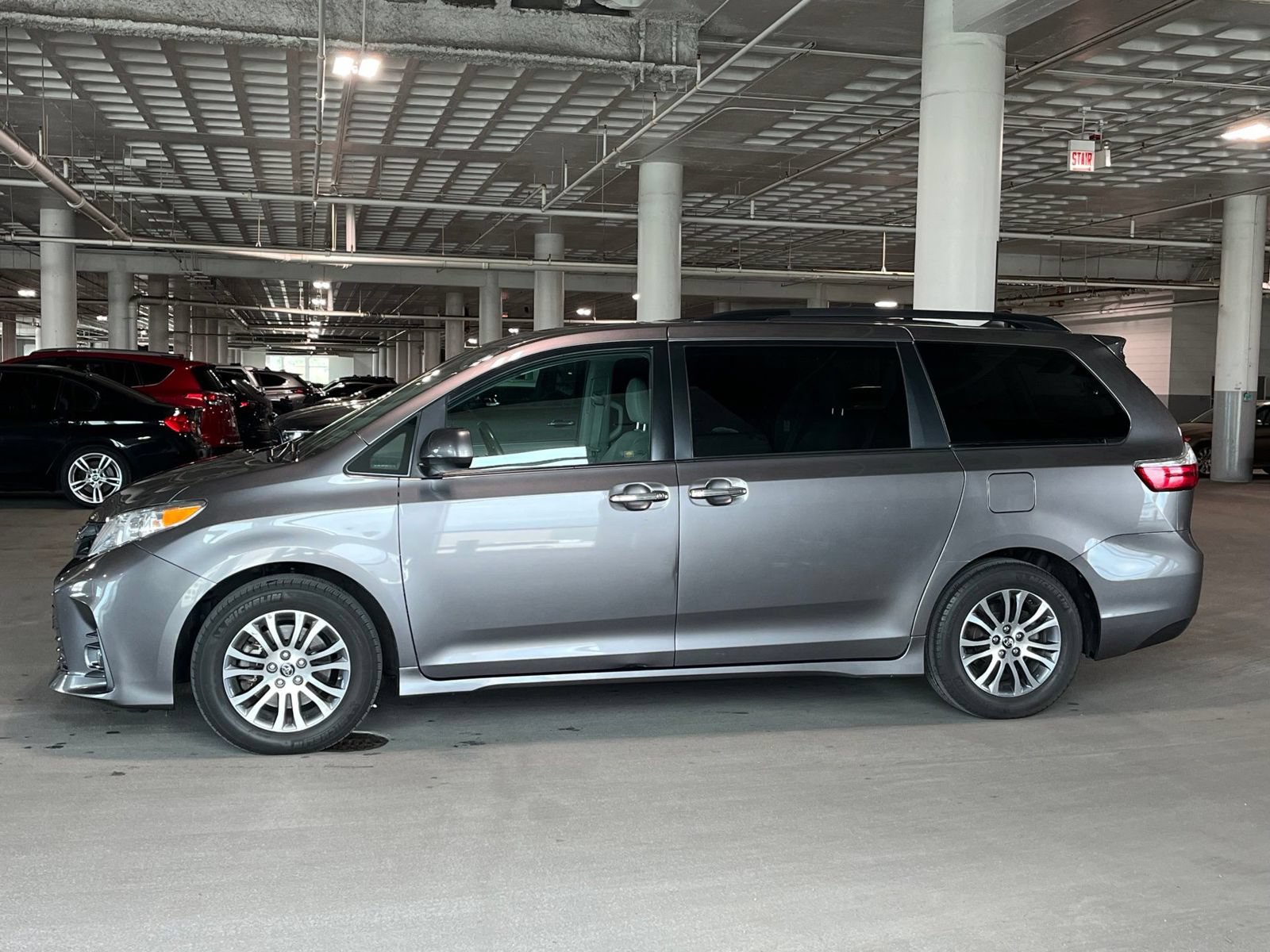 Used 2019 Toyota Sienna XLE w/ XLE Navigation Package FWD image 7