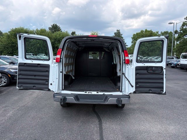 Used 2025 Chevrolet Express 2500 w/ Driver Convenience Package RWD image 9