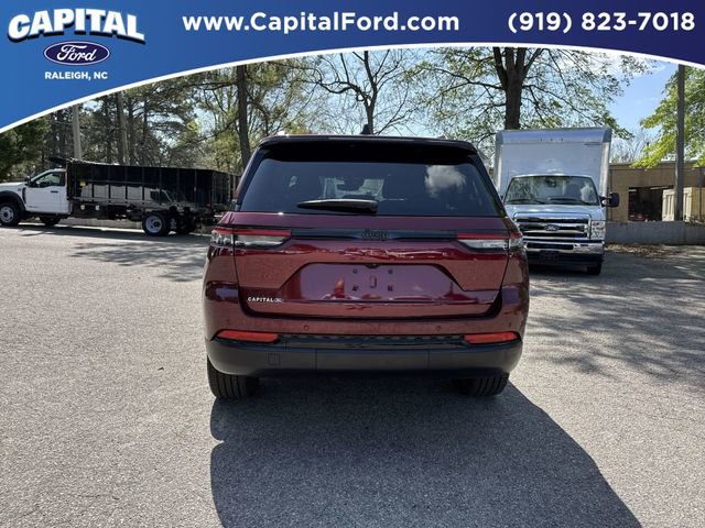 Used 2024 Jeep Grand Cherokee Altitude image 7