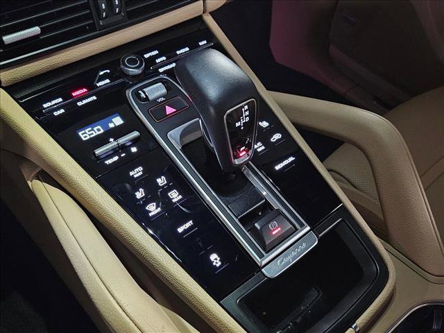Used 2023 Porsche Cayenne AWD/4WD image 12