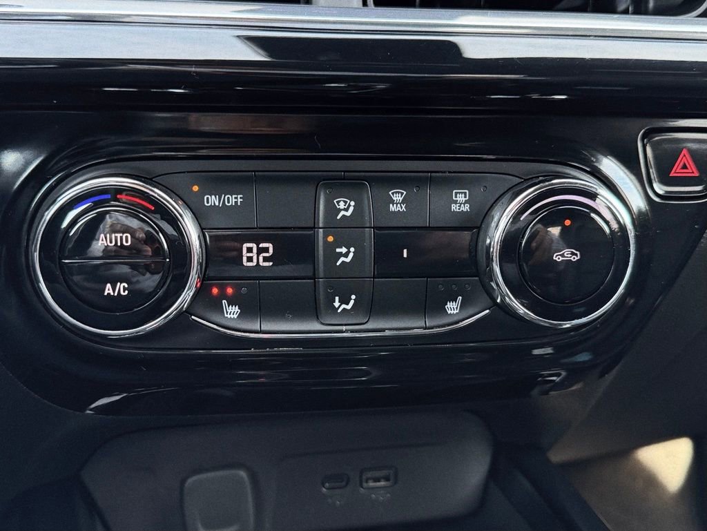 Used 2025 Chevrolet Trax RS w/ Sunroof Package image 9