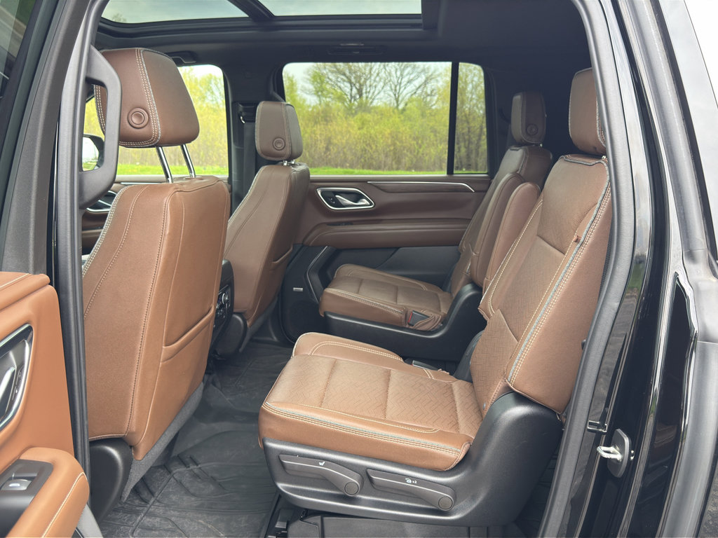 Used 2023 Chevrolet Suburban High Country AWD/4WD image 38
