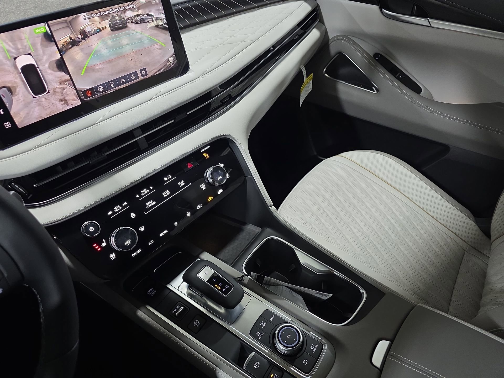 New 2026 INFINITI QX60 Autograph w/ Dark Cargo Package image 25