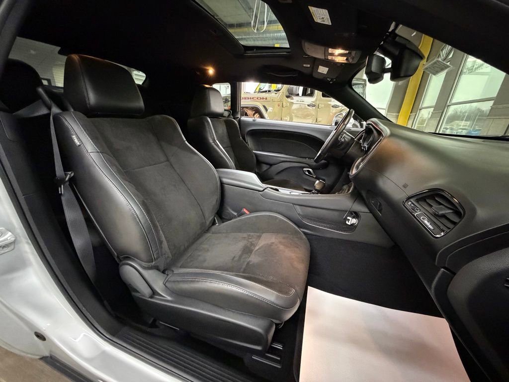 Used 2020 Dodge Challenger R/T w/ Plus Package image 25