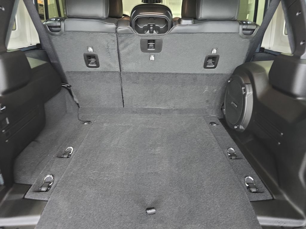 New 2026 Jeep Wrangler Unlimited Rubicon w/ Whitecap Package AWD/4WD image 13
