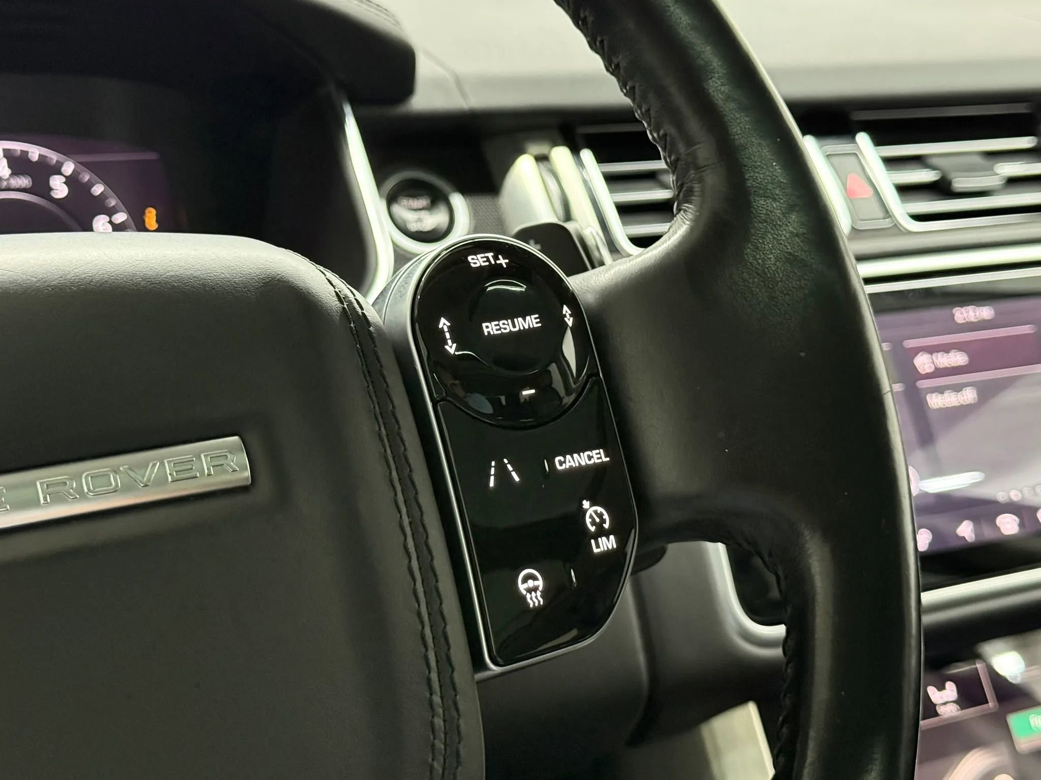 Used 2018 Land Rover Range Rover Supercharged image 31