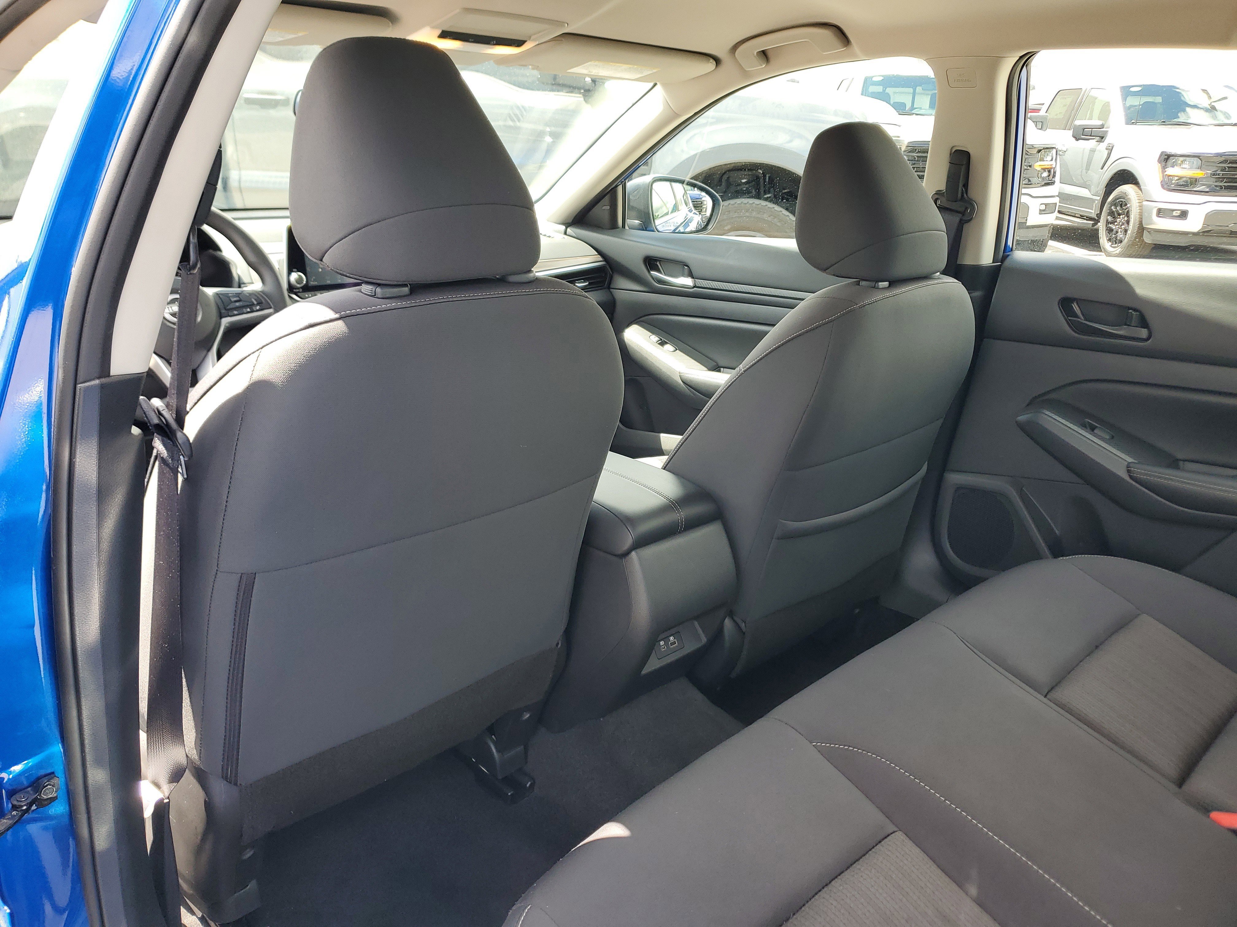 Used 2025 Nissan Altima 2.5 SV image 13