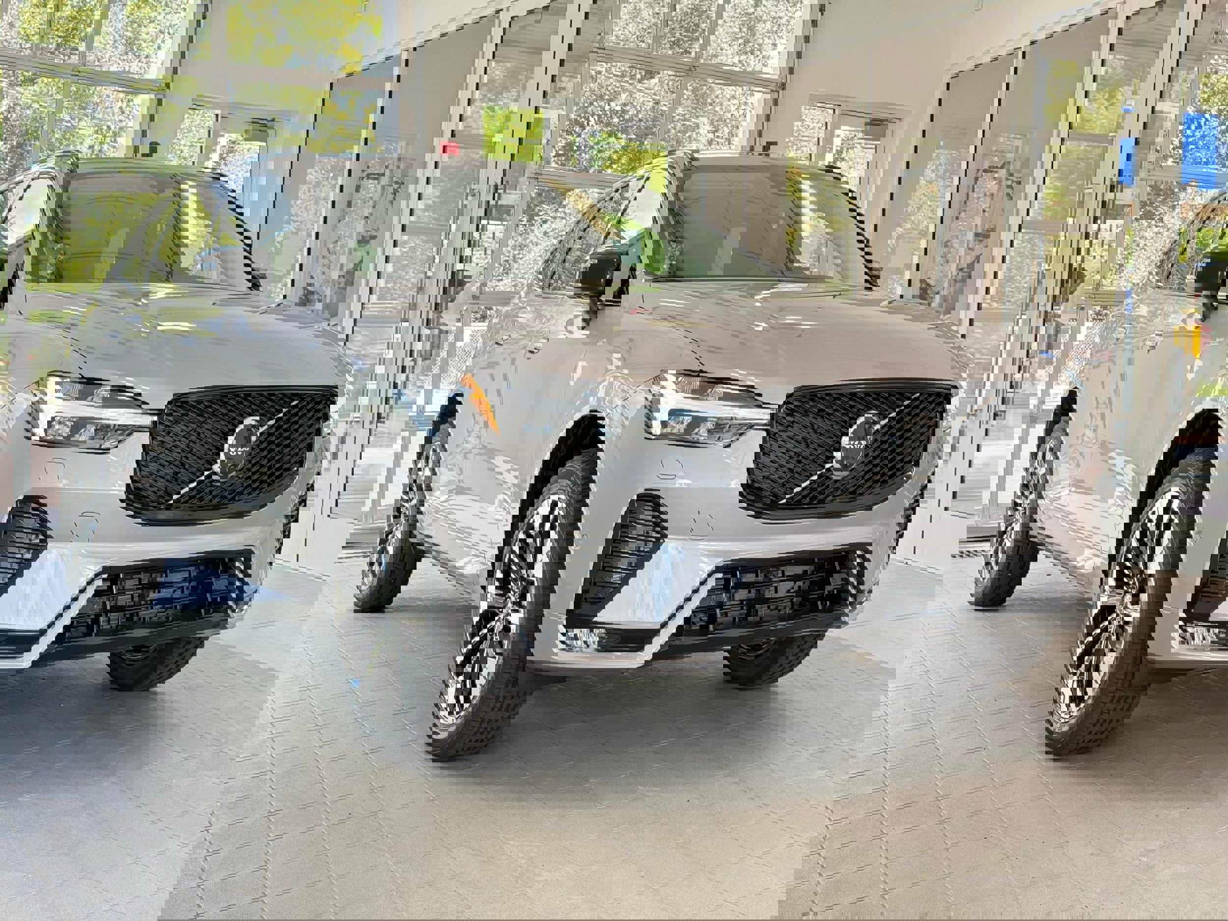 New 2026 Volvo XC60 B5 Plus w/ Protection Package Premier image 4