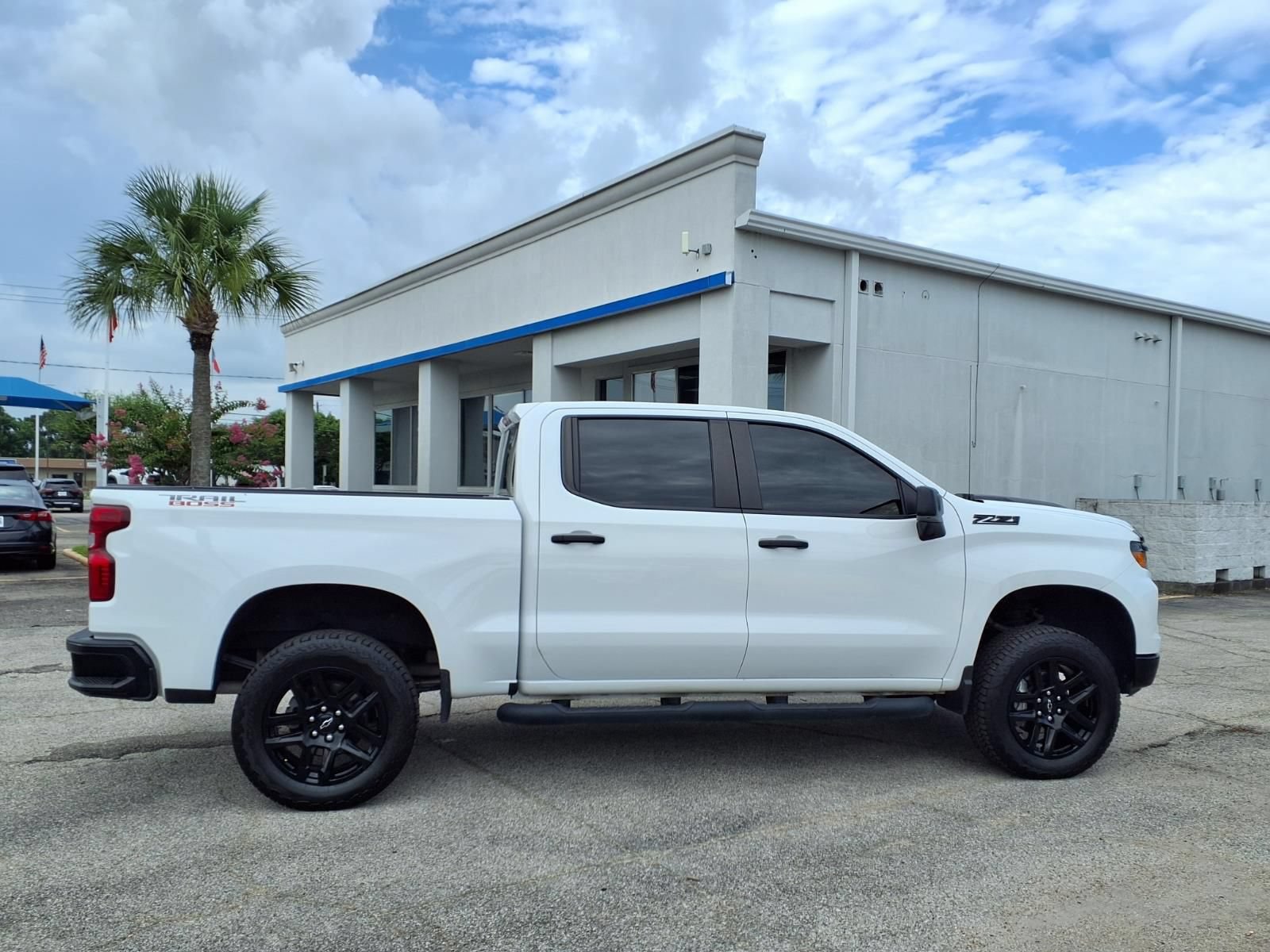 Used 2024 Chevrolet Silverado 1500 Custom Trail Boss w/ LPO, Dark Essentials Package AWD/4WD image 21