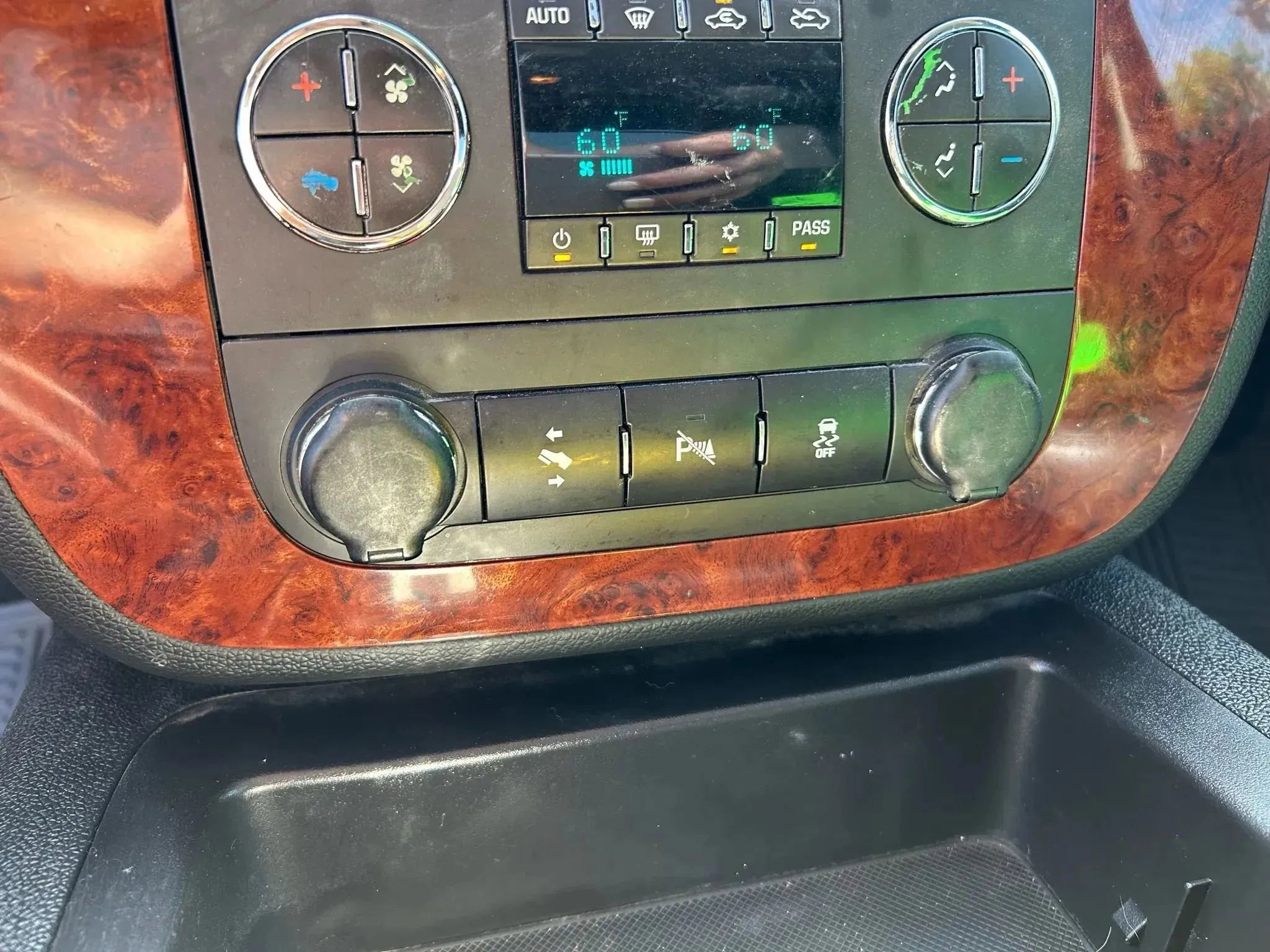 Used 2013 Chevrolet Avalanche LT AWD/4WD image 23