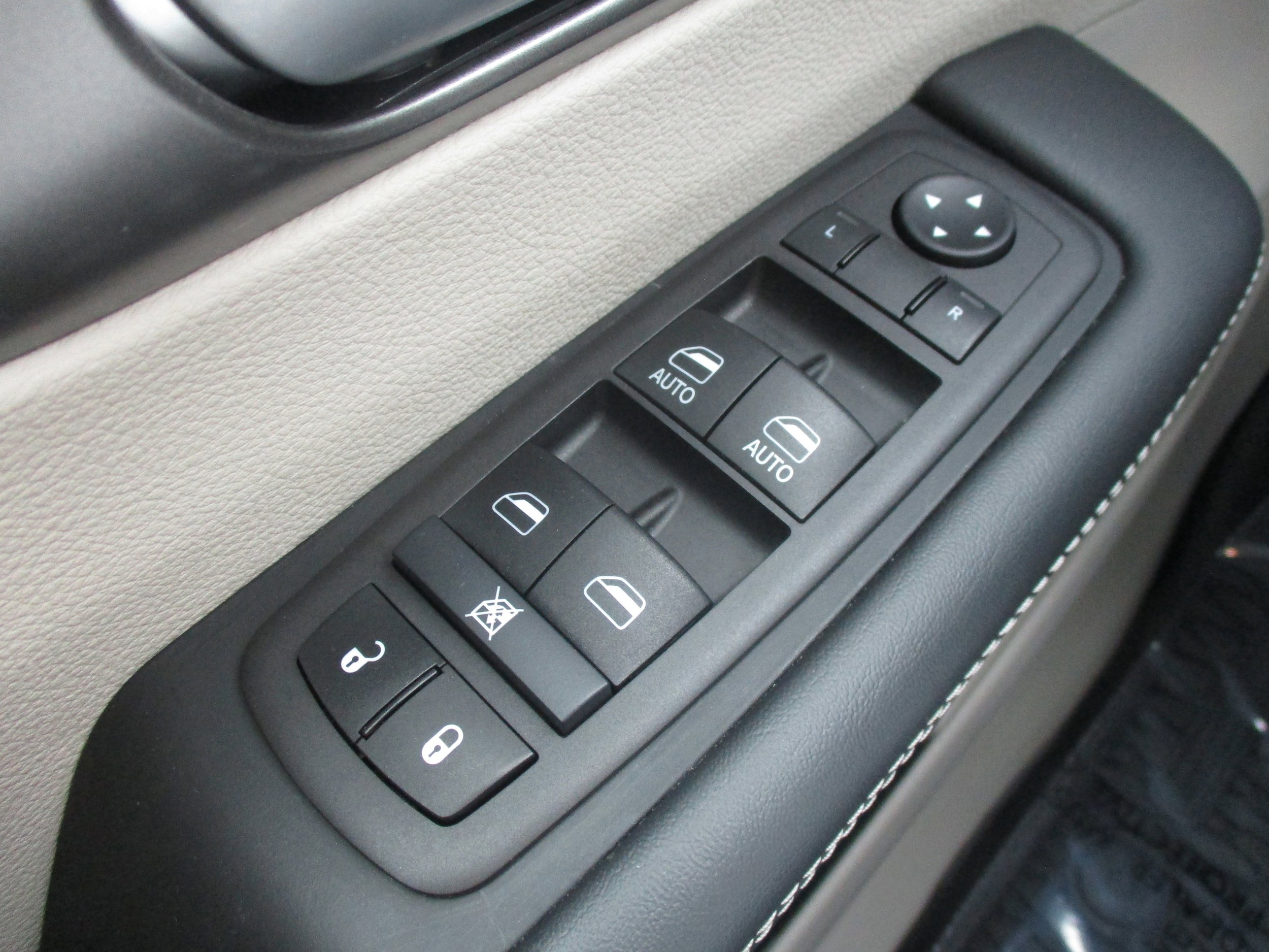 Used 2024 Chrysler Pacifica Touring-L w/ Road Tripper Package FWD image 34