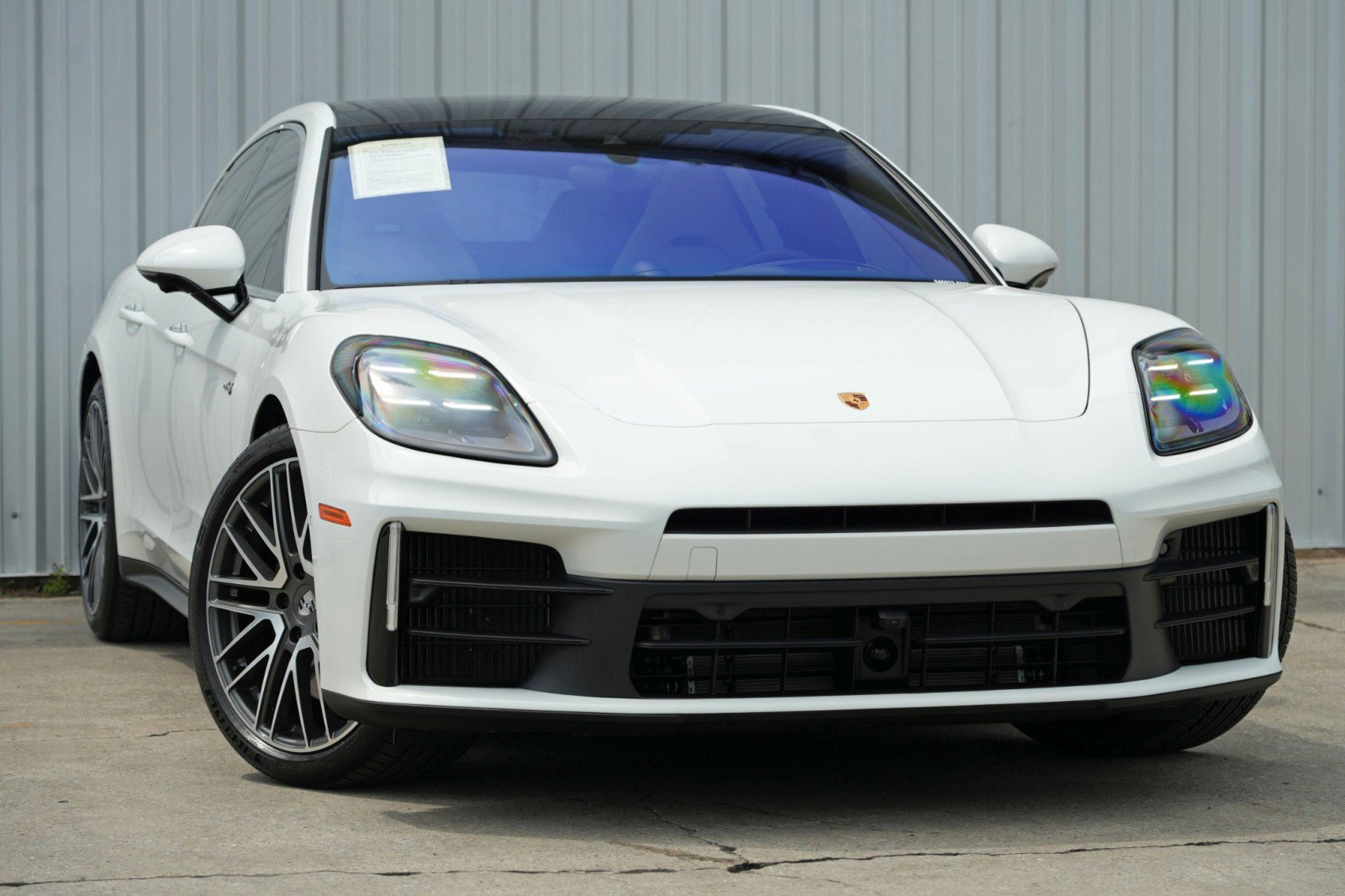 Used 2025 Porsche Panamera 4 w/ Premium Package image 4