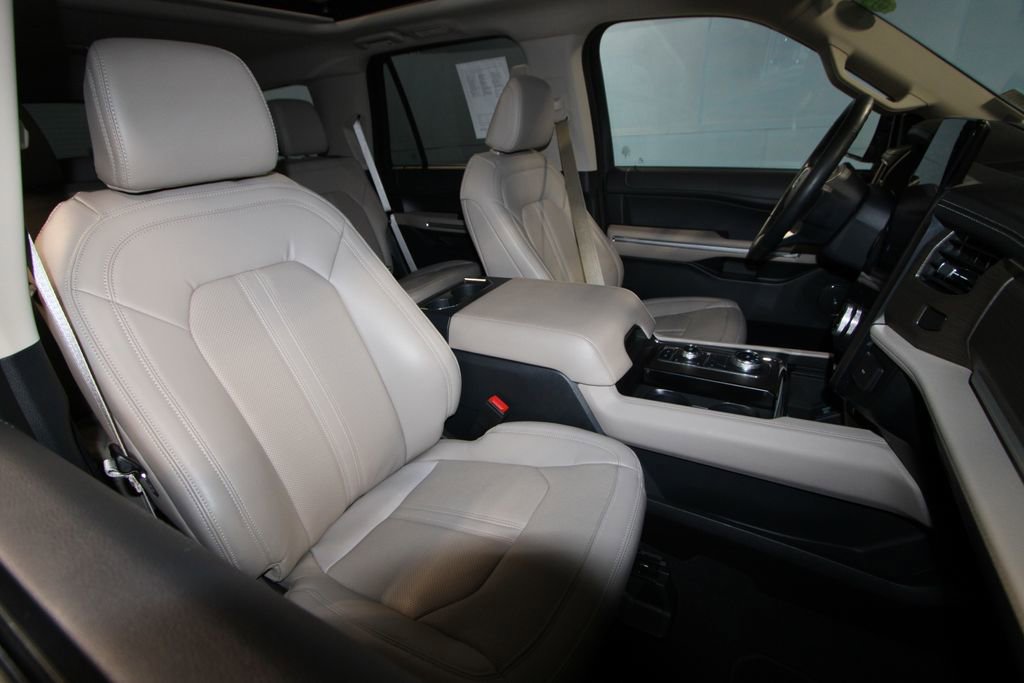 Used 2023 Ford Expedition Limited image 24
