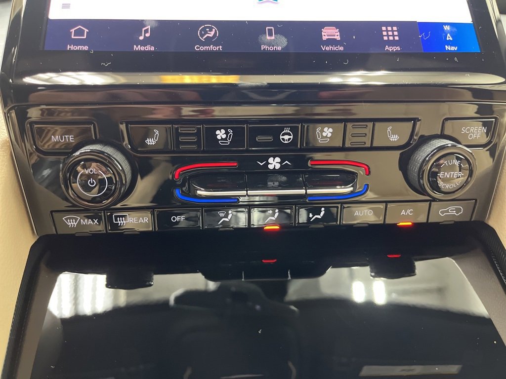 New 2025 Jeep Grand Cherokee Limited w/ Luxury Tech Group II image 19