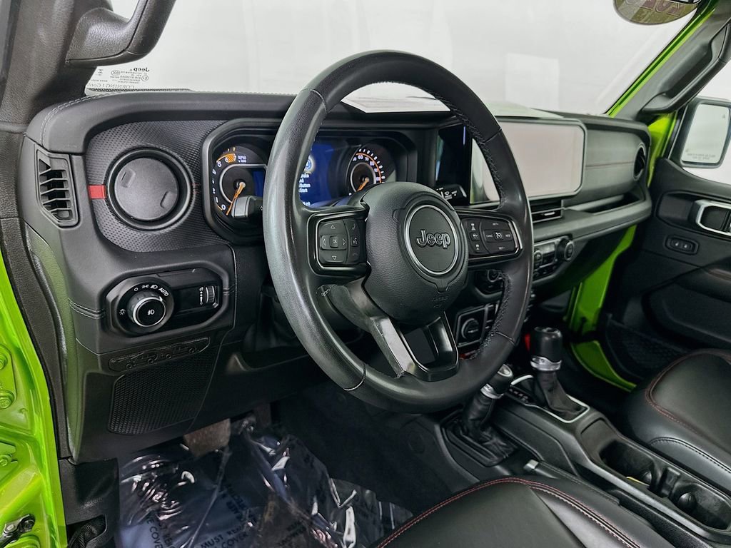 Used 2025 Jeep Wrangler Unlimited Rubicon image 13